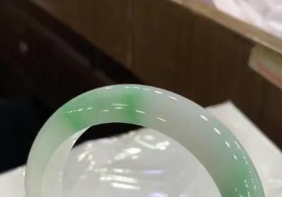 解密女生右手戴戒指五指之谜
